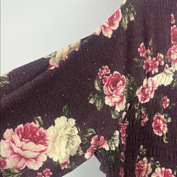 Torrid Babydoll Crinkle V-Neck Red Floral Long Sleeve Smocked Top Size 2 - Picture 4 of 11